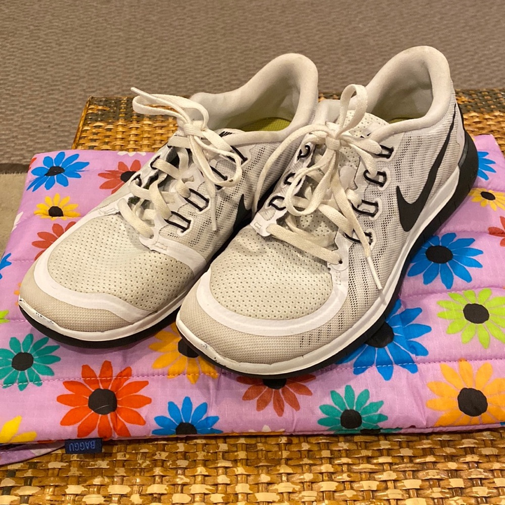 Nike tennis shoes